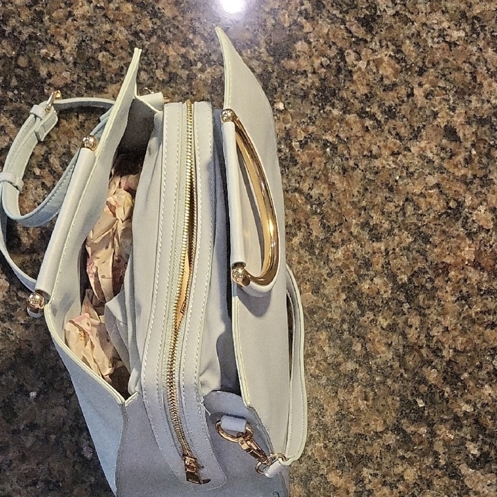 Moda Luxe Powder Blue Shoulder Bag with Gold Accents & Modern Elegance - Picture 6 of 10